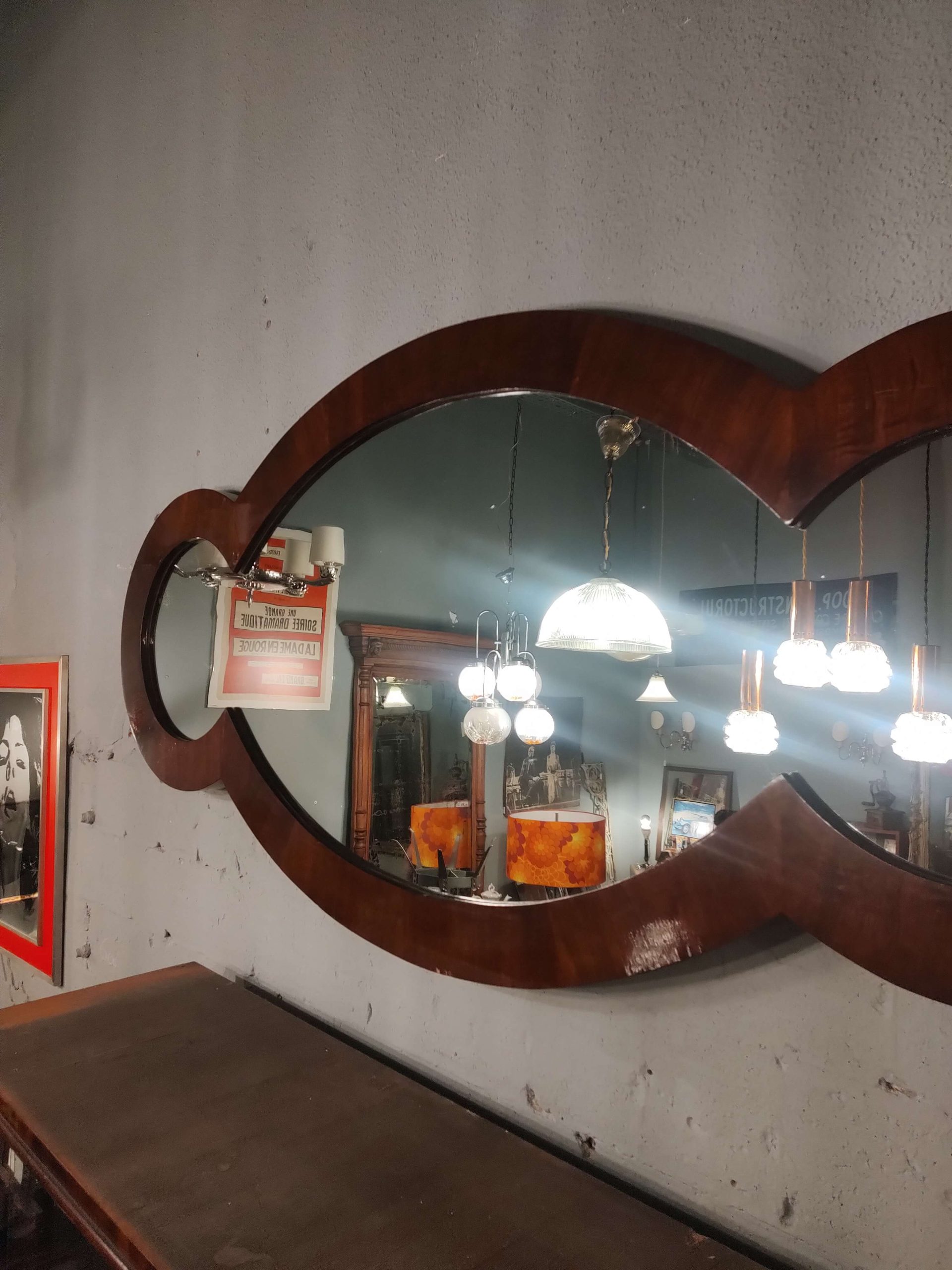 oglindă rotundă cu ramă de lemn masiv