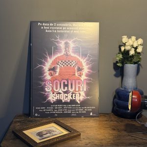 Poster original românesc pentru filmul horror Shocker (1989), regia Wes Craven, înramat modern – disponibil la Sertar Magic București.