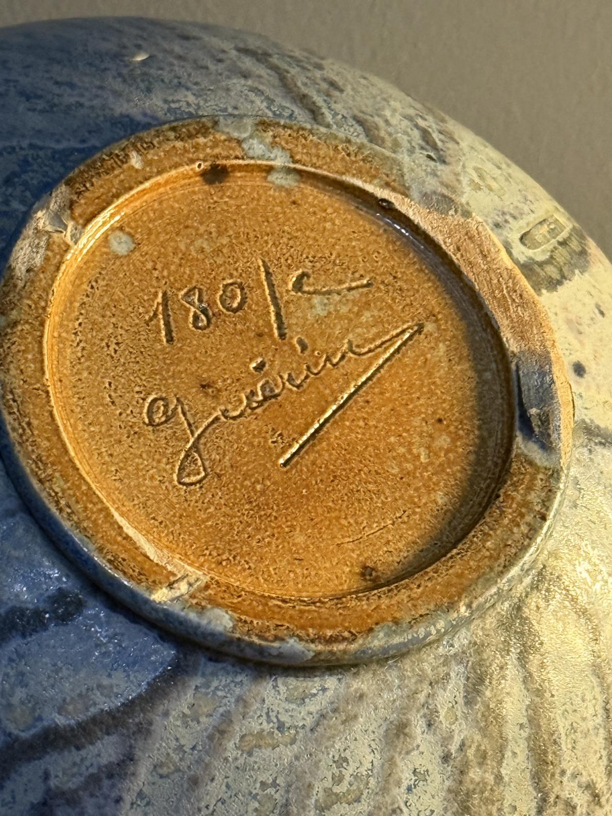 Vază ceramică semnată Guérin, Franța, decor albăstrui, 20 x 30 cm – sertar magic București.