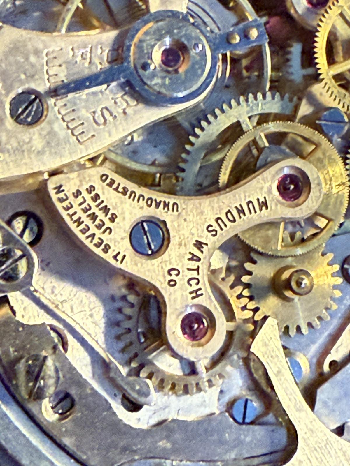 Ceas cronograf elvețian Mundus, circa 1945–1950, mecanism cu 17 rubine, cadran vintage bine păstrat – sertar magic București.