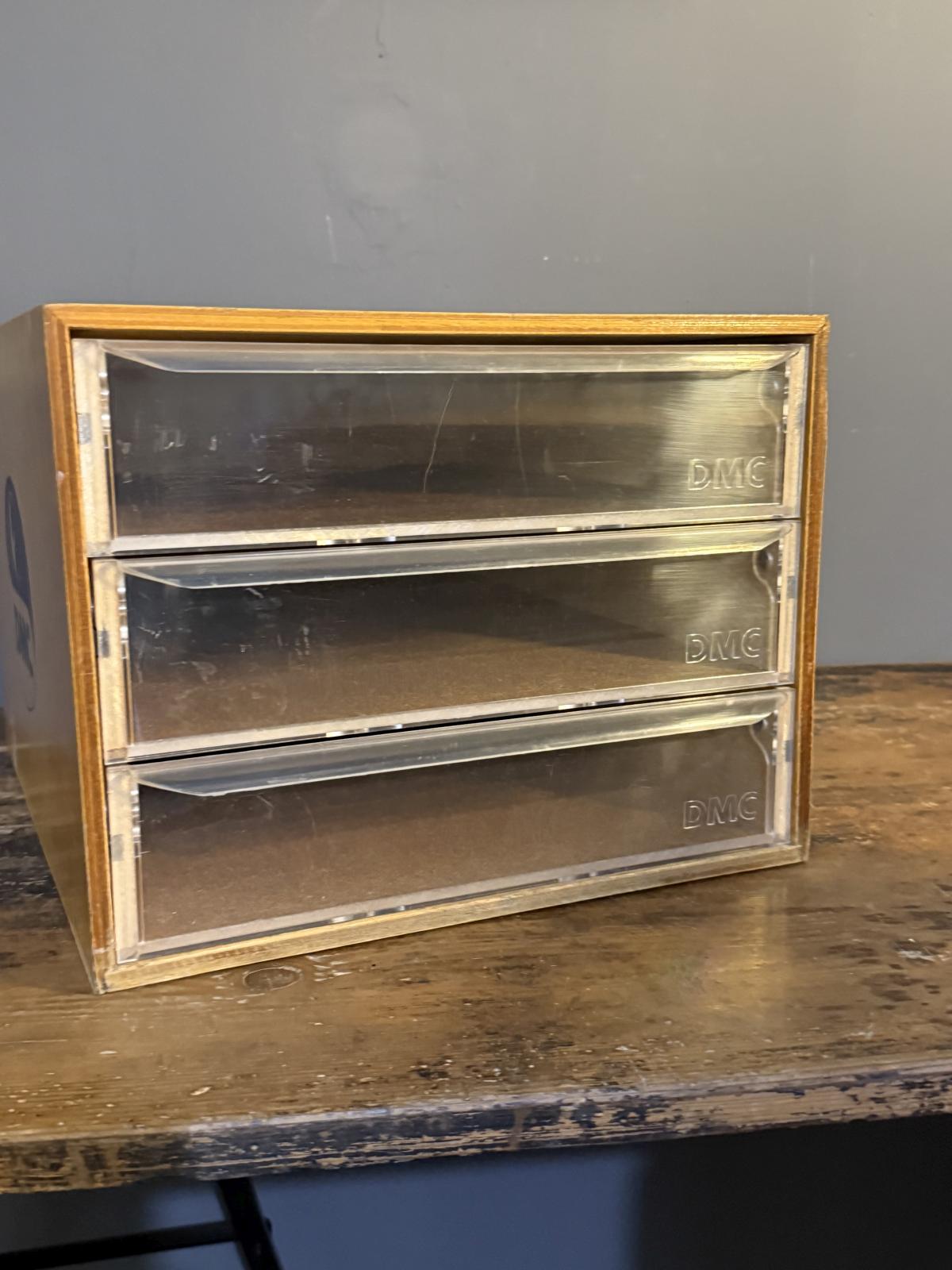 Dulăpior DMC vintage cu 3 sertare din plexiglas, producție franceză anii 1970–1990 – sertar magic București.