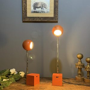 Pereche lămpi vintage Lightolier, anii 1970, design cubic portocaliu cu glob reglabil, rare de găsit împreună. sertar magic București