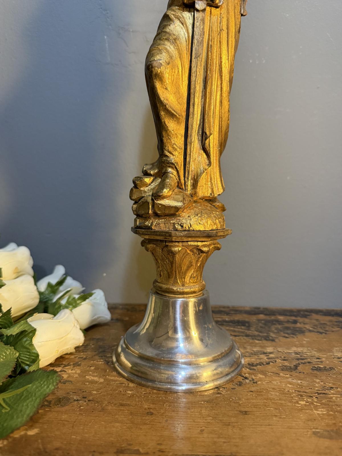 Vârf de hampe „Marianne/Libertate”, lemn sculptat aurit, Franța, c. 1880–1910, 44 cm – sertar magic București.