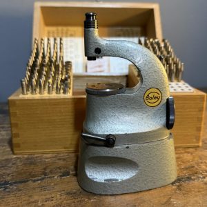 Set de ceasornicar Boley cu poinçonnière, poansoane și cutie originală din lemn. Piesă rară, stare foarte bună. sertar magic București.