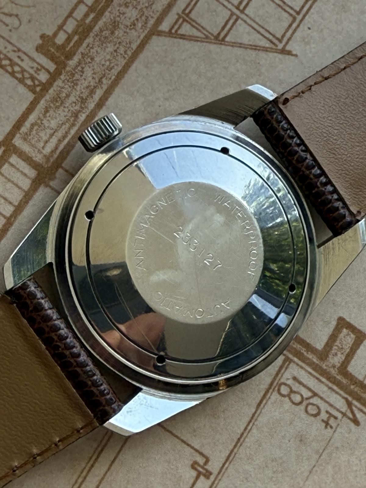 Ceas Yema automatic vintage, anii ’60–’70, mecanism elvețian 25 rubine, carcasă oțel 36 mm, patină frumoasă. sertar magic București