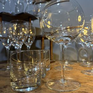 Set de pahare din cristal, Polonia/Cehia, cca 2000–2010, 30 piese cu design modern spirală, stare excelentă – sertar magic București.