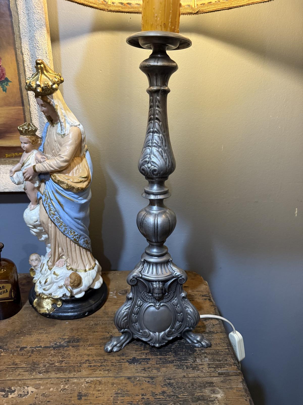 Lampă veche cu picior din staniu masiv, 93 cm, piesă grea și elegantă, în stare foarte bună. sertar magic București