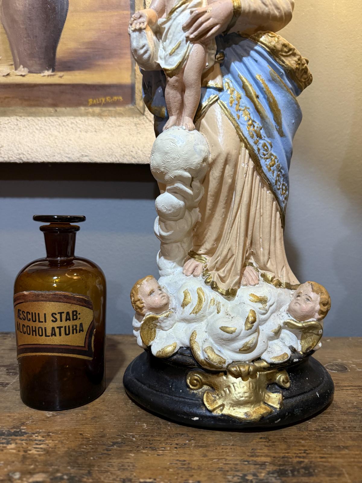 Statuetă veche din ghips pictat, reprezentând Fecioara cu Pruncul, cu detalii aurite. sertar magic București. antichitati.