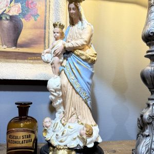 Statuetă veche din ghips pictat, reprezentând Fecioara cu Pruncul, cu detalii aurite. sertar magic București. antichitati.