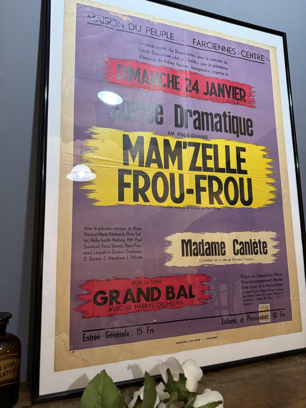 Afiș belgian “Mam’zelle Frou-Frou”, Farciennes, anii ’60, înramat sub sticlă, 61 x 81 cm. sertar magic București.