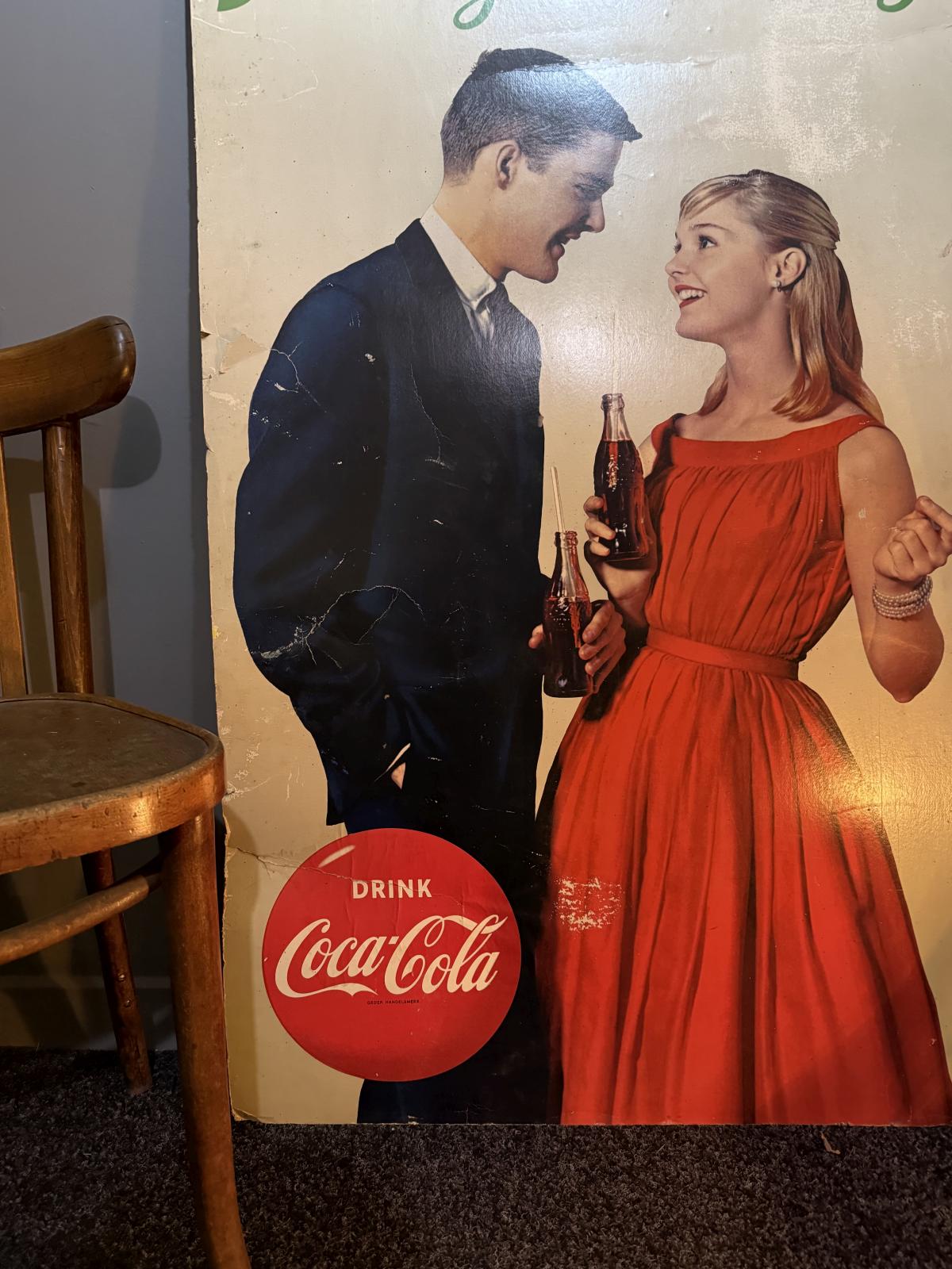 Afiș publicitar Coca-Cola din carton, anii 1950–60, cu timbre fiscale originale pe spate. 126 × 75 cm. sertar magic București