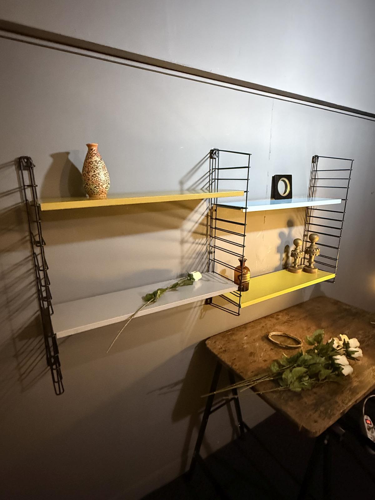 Etajeră modulară Tomado cu rafturi metalice semnate, 58 x 103 cm. sertar magic București. vintage decor mid-century. antichitati