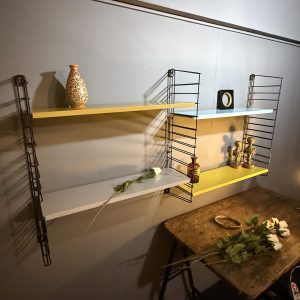 Etajeră modulară Tomado cu rafturi metalice semnate, 58 x 103 cm. sertar magic București. vintage decor mid-century. antichitati