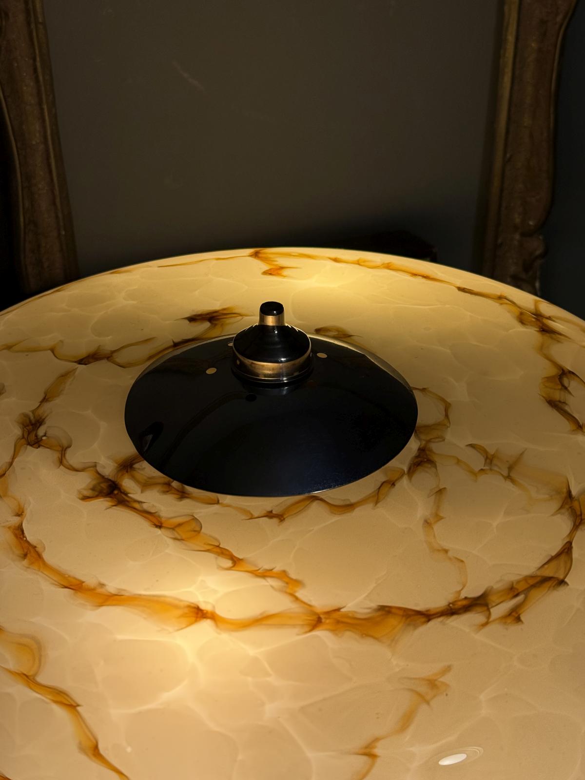 Lampă de masă înaltă stil Art Deco, realizată din abajur de lustru din opalină și bază din zamac. Montaj unicat. sertar magic București