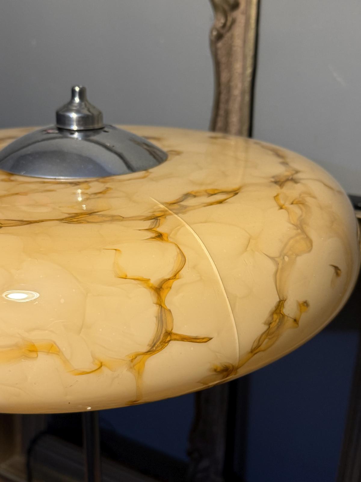 Lampă de masă înaltă stil Art Deco, realizată din abajur de lustru din opalină și bază din zamac. Montaj unicat. sertar magic București