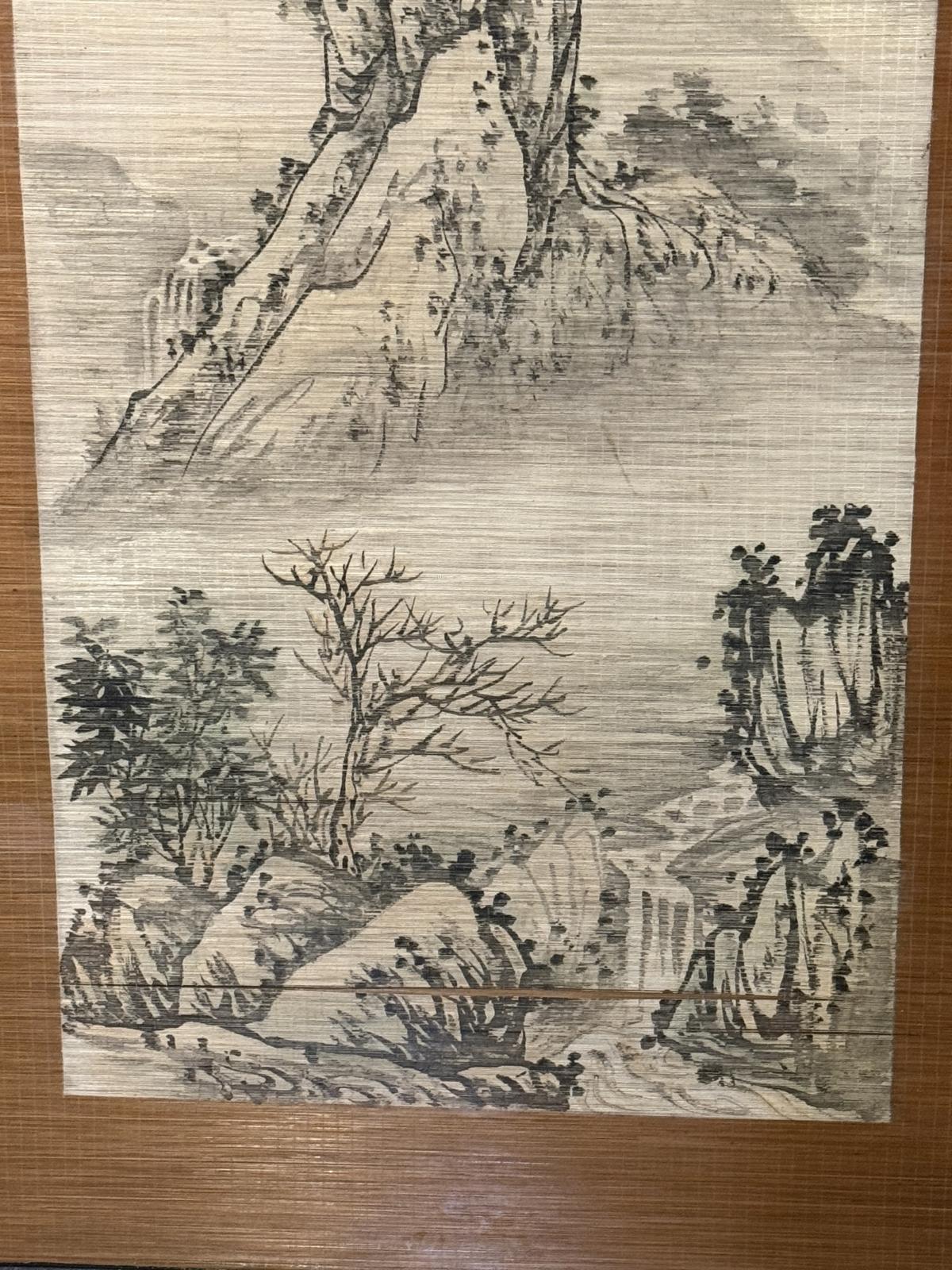 Pereche de tablouri chinezești cu peisaj montan, realizate pe mătase, înrămate. Cadre ușor patinate. Sertar Magic București