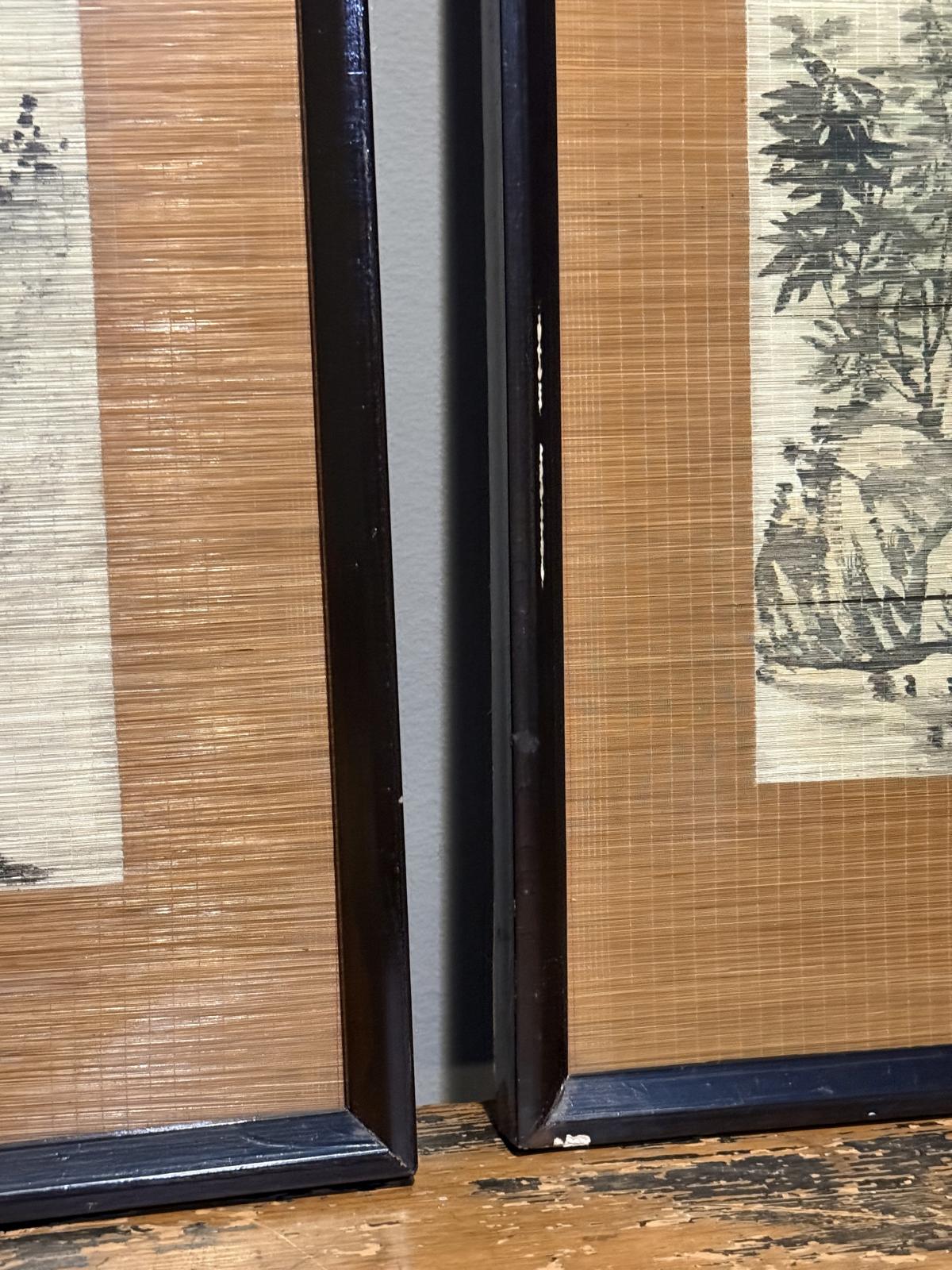 Pereche de tablouri chinezești cu peisaj montan, realizate pe mătase, înrămate. Cadre ușor patinate. Sertar Magic București