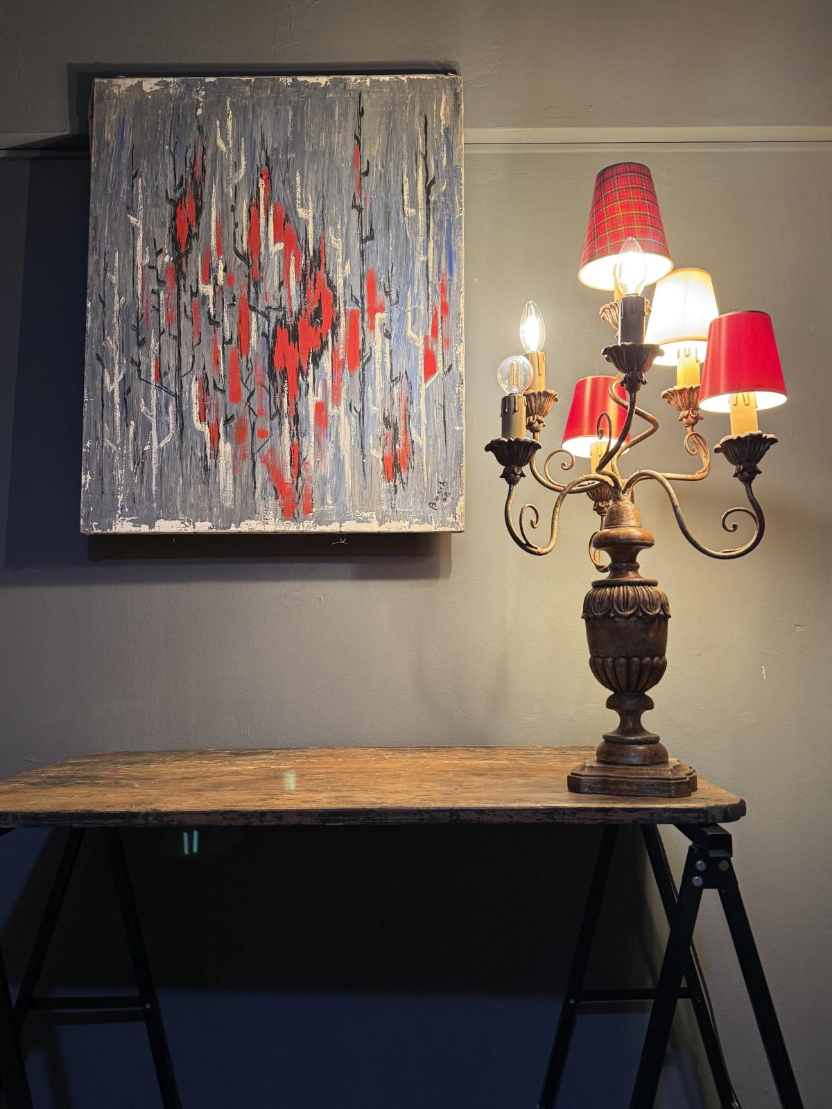 Lampă de masă tip candelabru cu 6 brațe, din lemn și metal, înălțime 80 cm, recablată, cu 6 abajururi incluse. sertar magic București