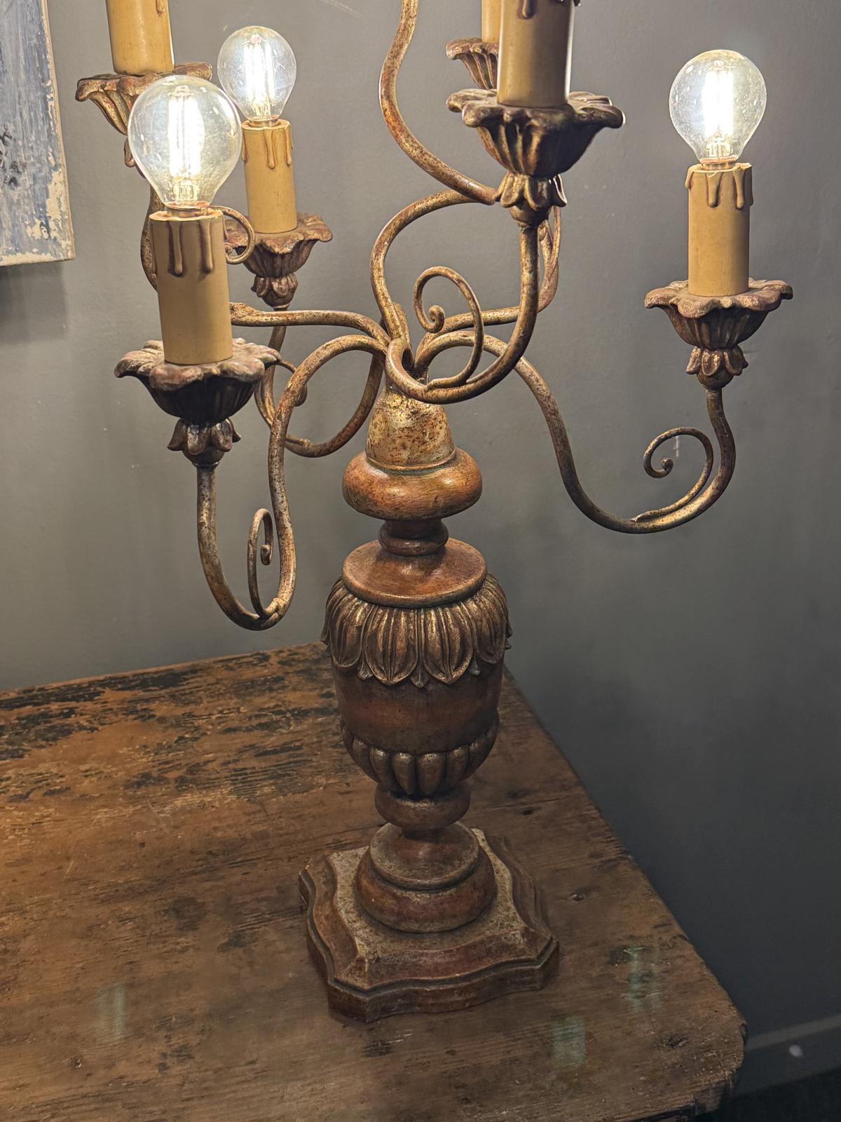 Lampă de masă tip candelabru cu 6 brațe, din lemn și metal, înălțime 80 cm, recablată, cu 6 abajururi incluse. sertar magic București