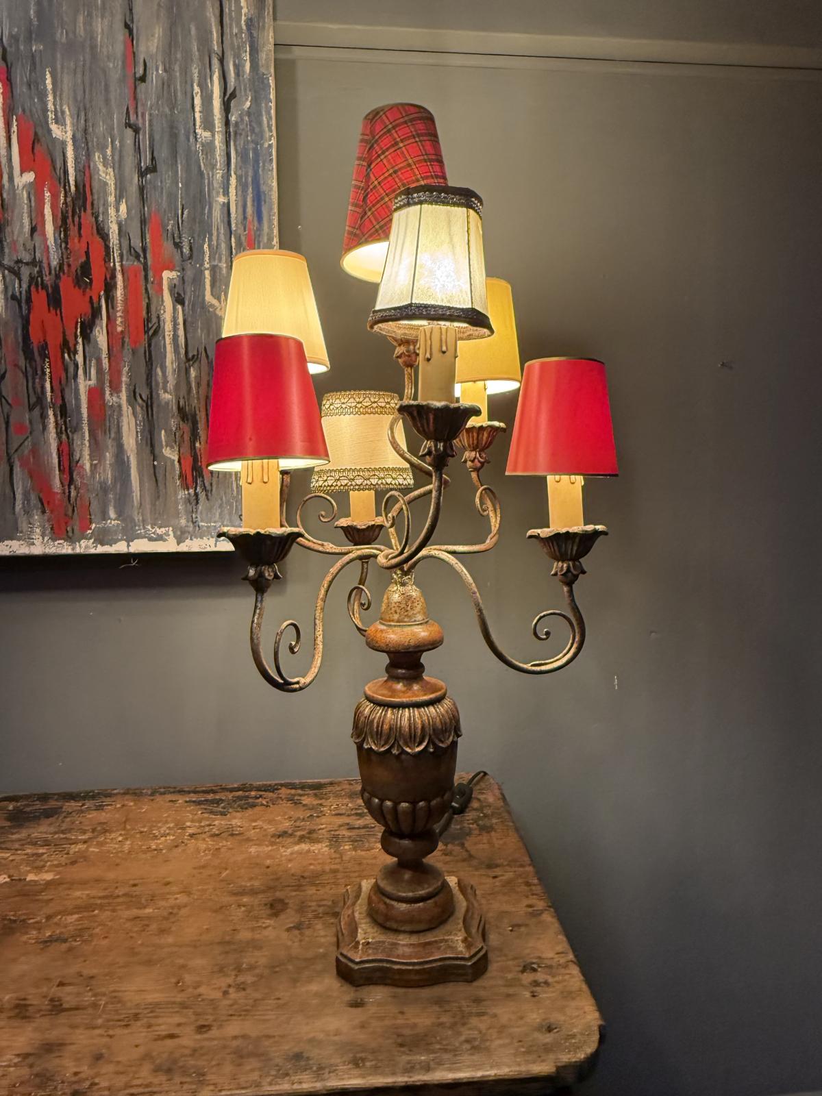 Lampă de masă tip candelabru cu 6 brațe, din lemn și metal, înălțime 80 cm, recablată, cu 6 abajururi incluse. sertar magic București