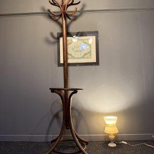 Cuier tip Thonet din lemn curbat, restaurat și stabilizat, piesă clasică de epocă. sertar magic București