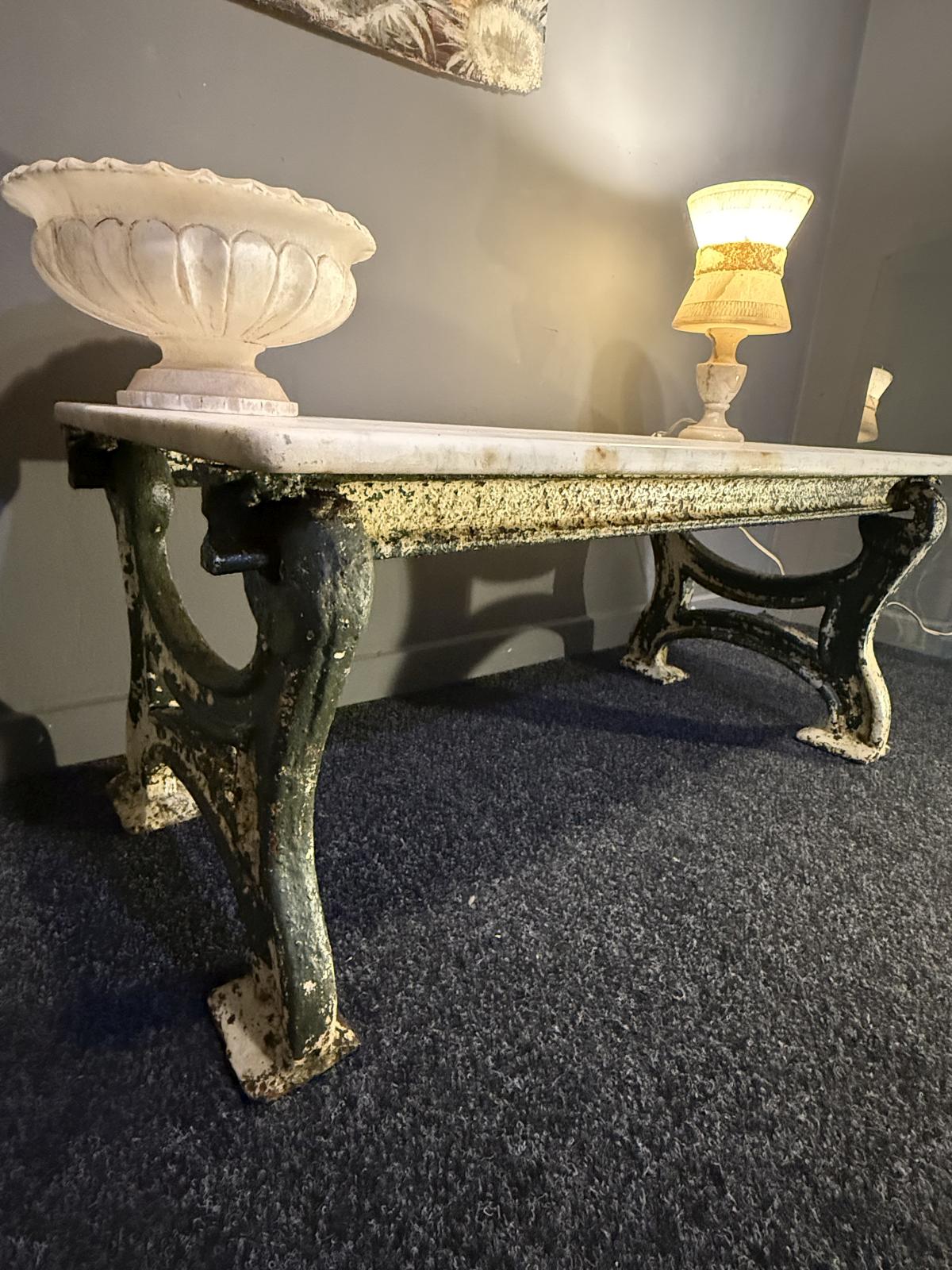 Masă tip banc cu blat din marmură și picioare din fontă, 100 cm, piesă rustică și solidă pentru interior sau grădină. sertar magic București