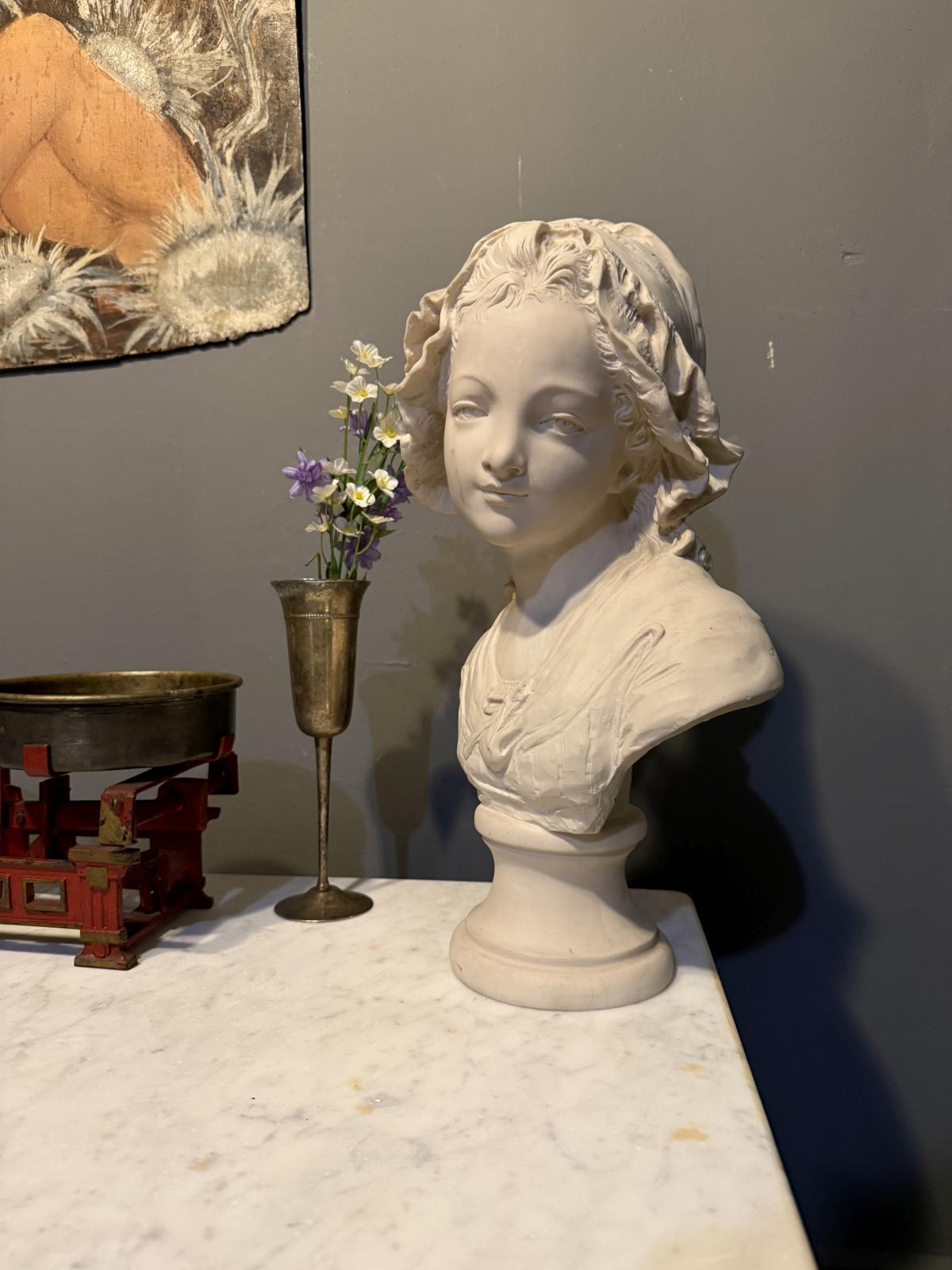 Bust decorativ feminin în stil clasic, semnat „Paris”, realizat din ipsos sau piatră reconstituită, înălțime 44 cm. sertar magic București