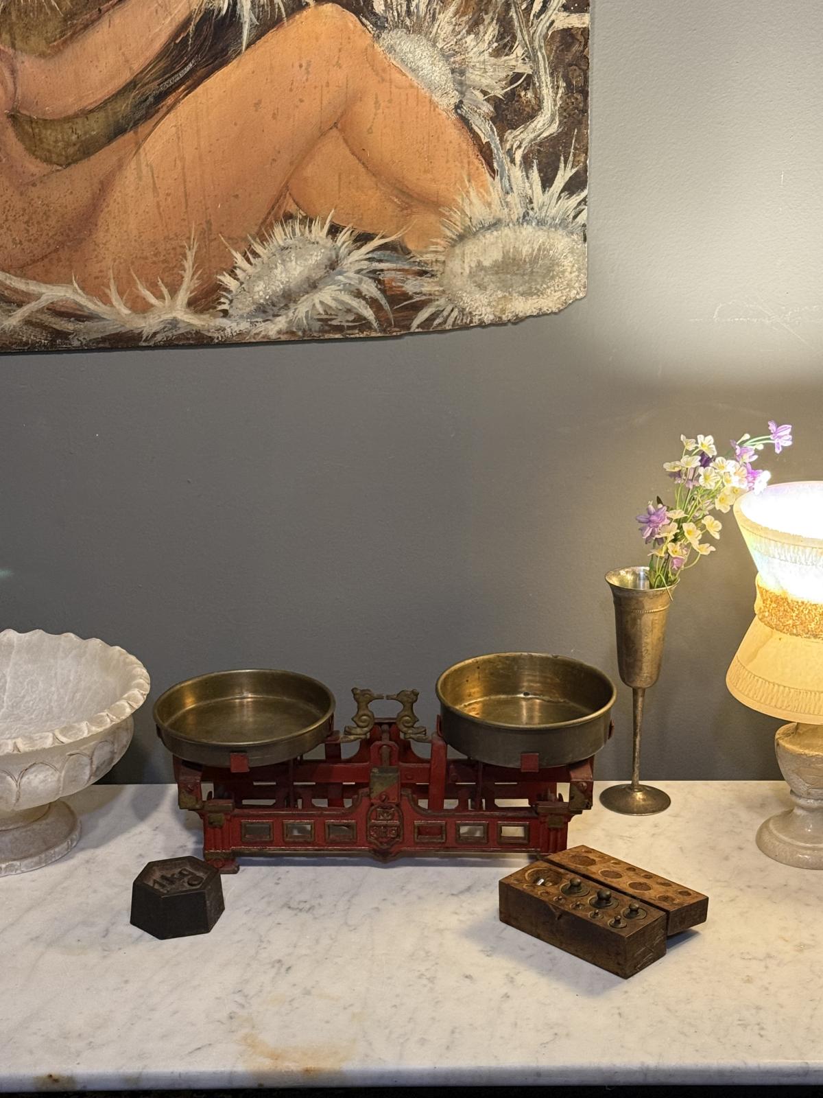 Cântar vechi românesc cu două talere, marcat D. VOINA, complet cu greutăți, funcțional și decorativ. sertar magic București