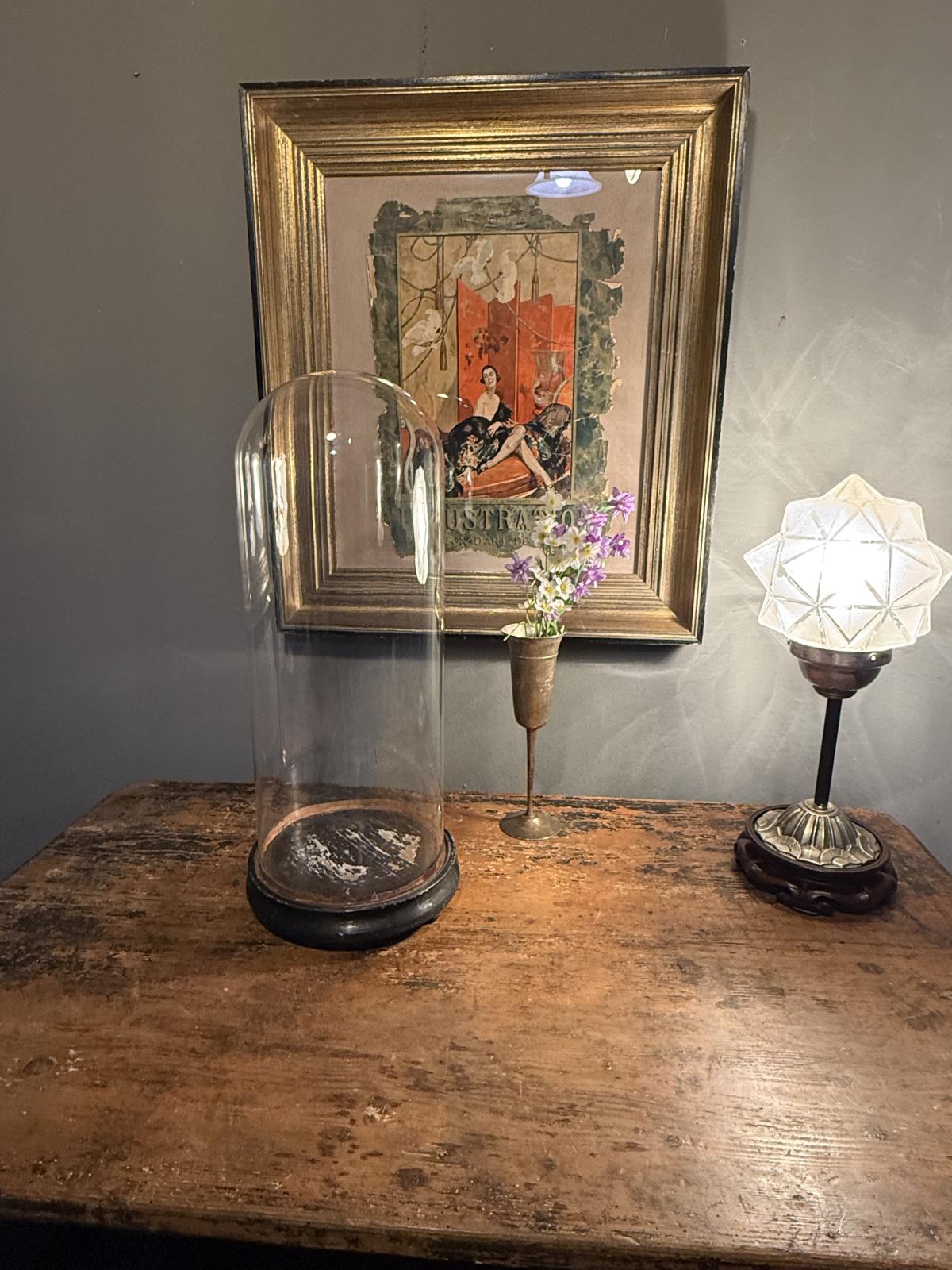 Clopot de sticlă înalt vintage cu bază din lemn, ideal pentru expunere decorativă. Piesă autentică cu patină. sertar magic București