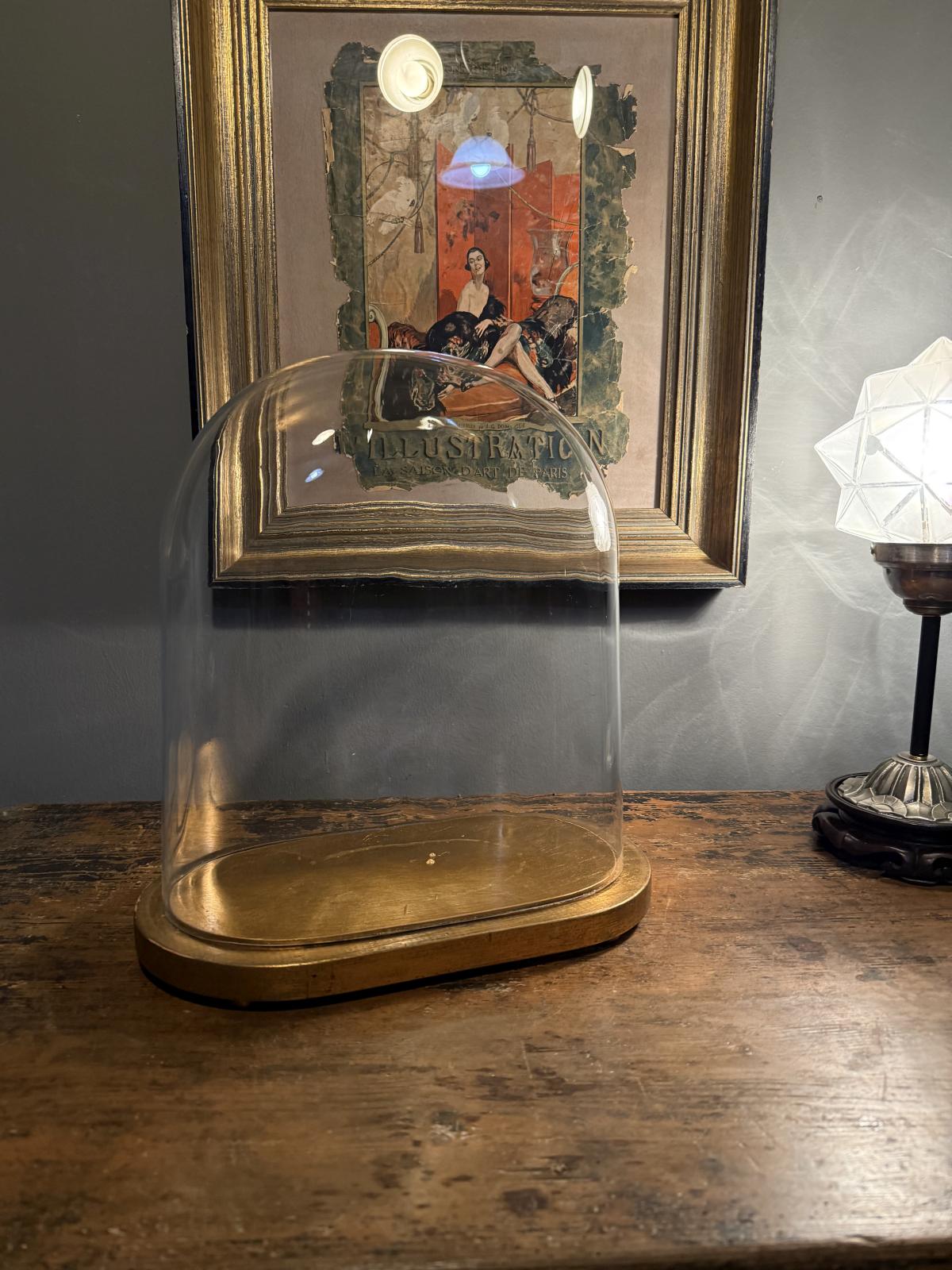 Clopot de sticlă vintage cu bază din lemn, ideal pentru expunere decorativă. Piesă veche în stare foarte bună. sertar magic București