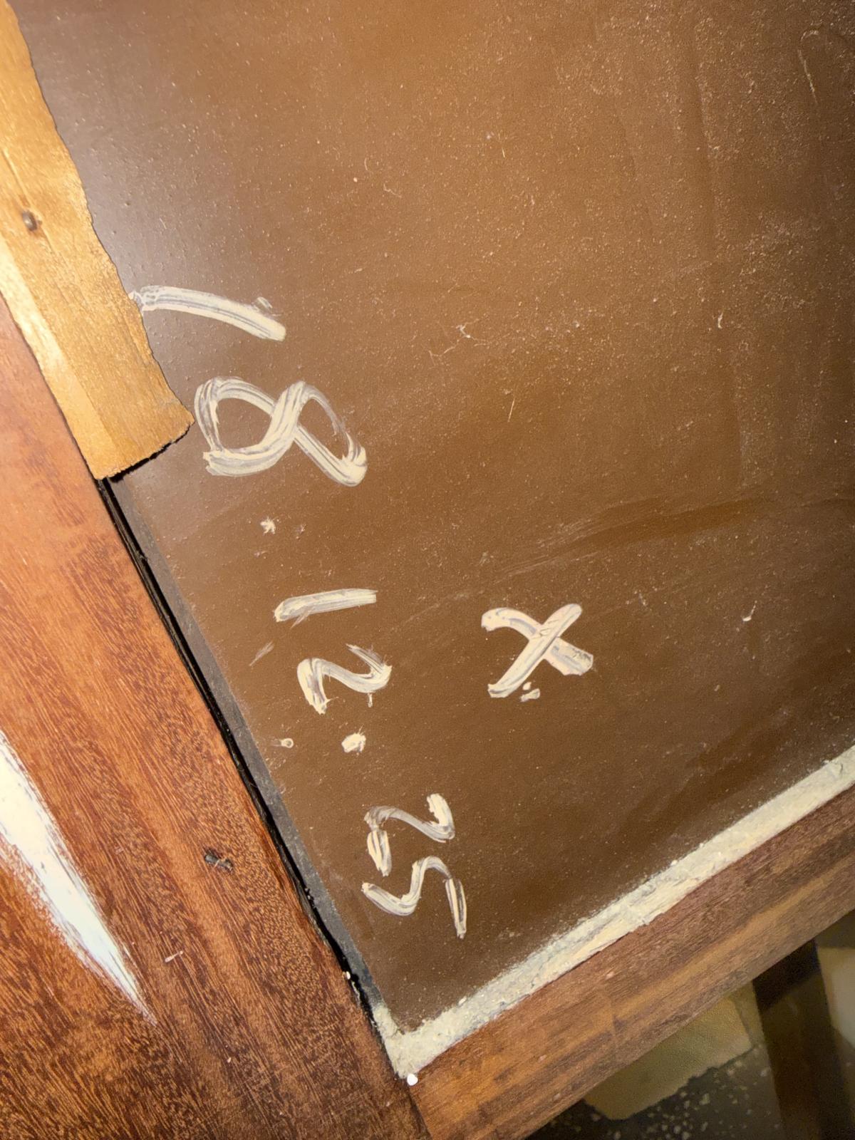 Oglindă vintage mare cu ramă din furnir flamat și formă arcuită, marcaj datat 1925. sertar magic București