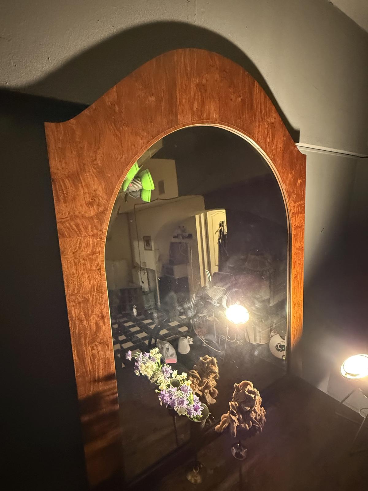 Oglindă vintage mare cu ramă din furnir flamat și formă arcuită, marcaj datat 1925. sertar magic București