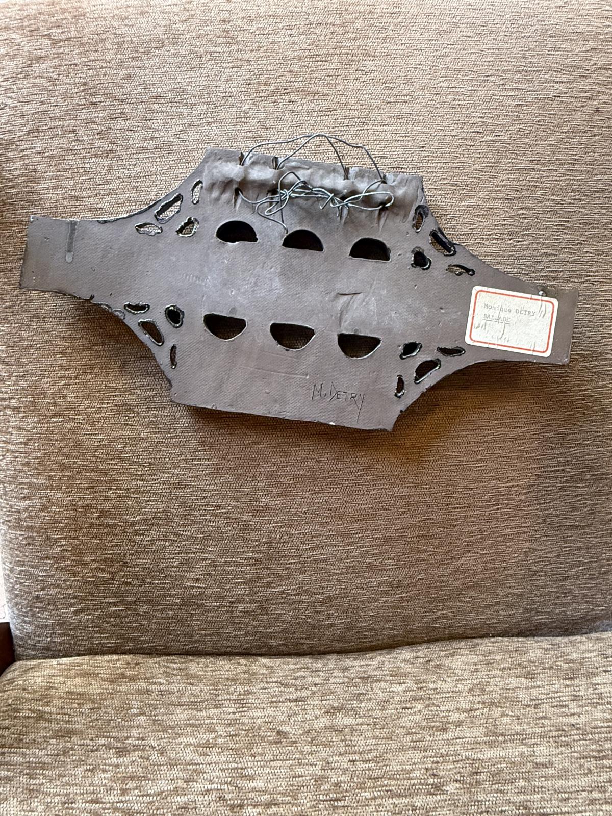 Panou ceramic Monique Detry „Ballade”, 38 cm, decor în relief cu cai stilizați, piesă vintage adusă din Belgia. sertar magic București