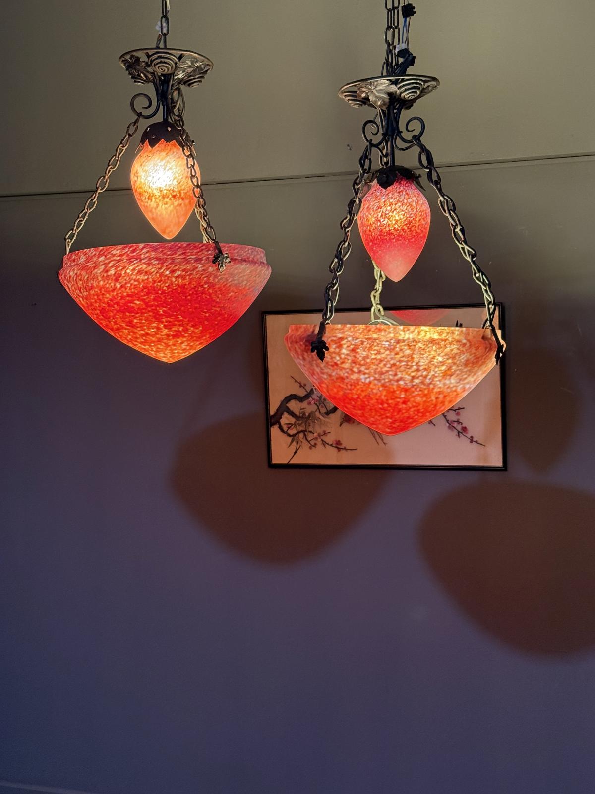 Pereche de lustre Art Deco din fier forjat, cu globuri marmorate de 35 cm, efect luminos spectaculos, fasung E24 și globuri superioare E14. sertar magic București