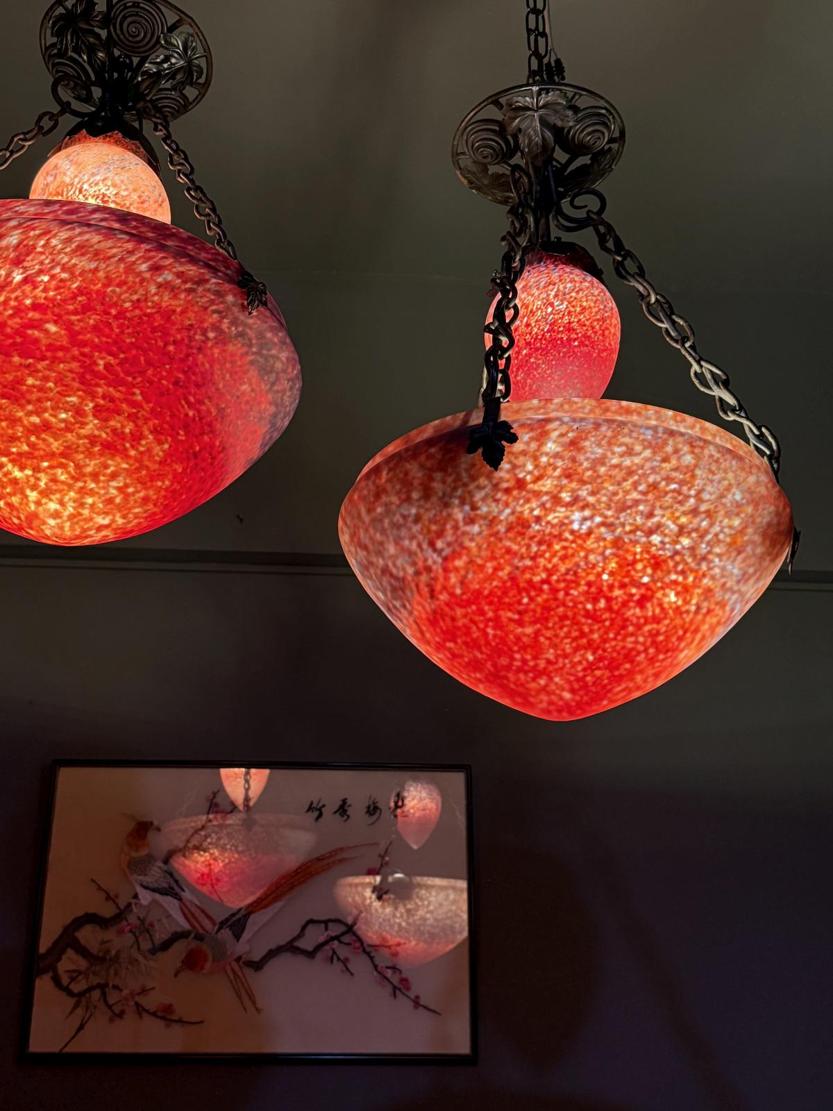 Pereche de lustre Art Deco din fier forjat, cu globuri marmorate de 35 cm, efect luminos spectaculos, fasung E24 și globuri superioare E14. sertar magic București