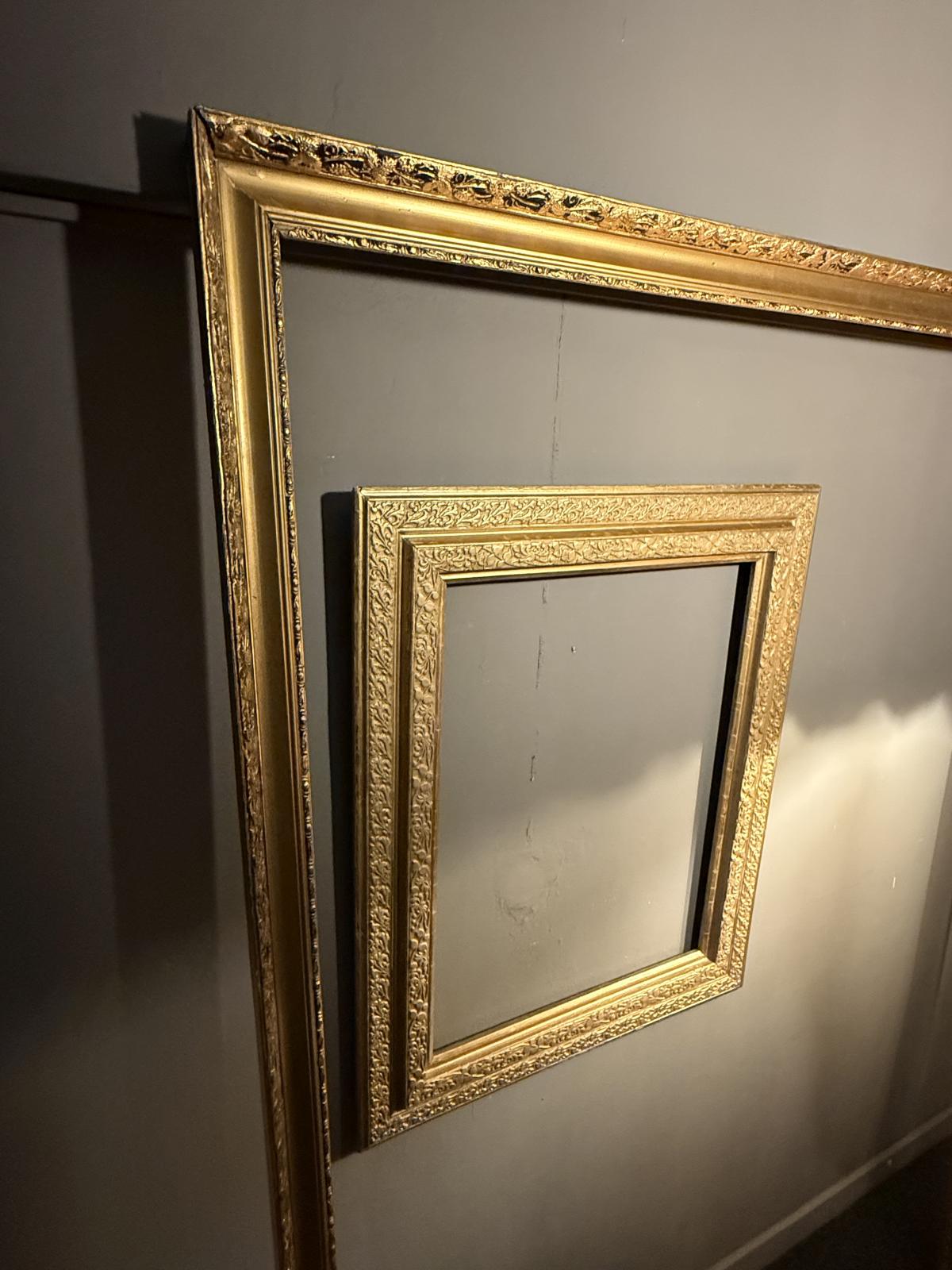 Ramă mare pentru tablou din lemn masiv, restaurată și recondiționată, decor floral în relief. Ideală pentru decor interior. sertar magic București