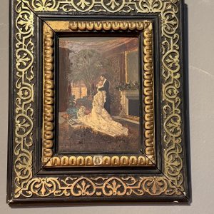 Tablou decorativ după „Finally Alone” de Edoardo Tofano, în ramă originală din lemn ebonizat cu decorațiuni aurii. Disponibil la Sertar Magic București.