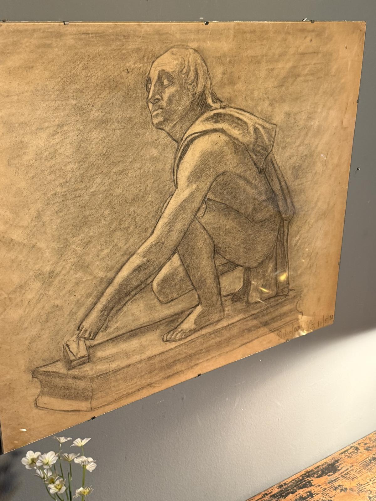 Desen academic italian original, datat 1923, realizat în cărbune și creion pe hârtie. Studiu expresiv de personaj masculin, 60 × 50 cm.