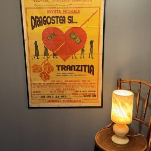 Afiș al Teatrului „Fantasio” Constanța pentru revista muzicală „Dragostea și… tranziția”. Înrămat profesional, 71,5 × 102 cm.