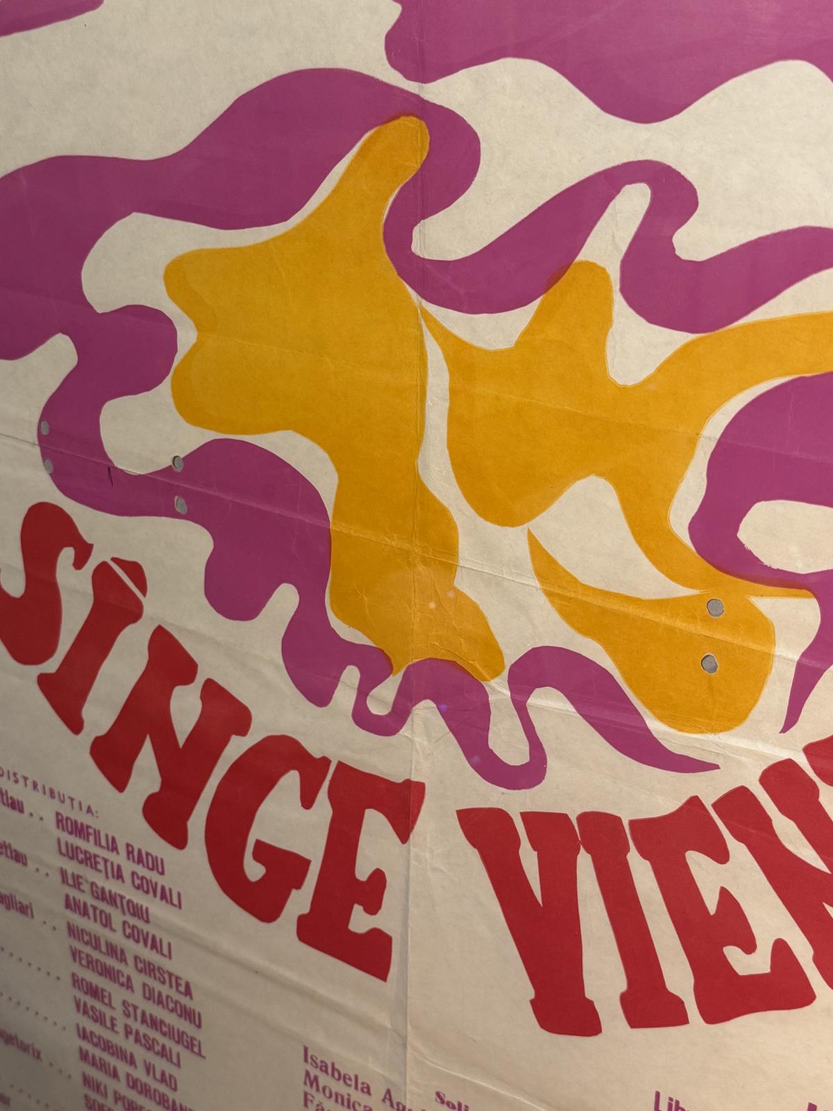 Afiș al Teatrului Liric Constanța pentru premiera operetei „Sînge vienez” de Johann Strauss, din 15 decembrie 1974. Înrămat profesional.