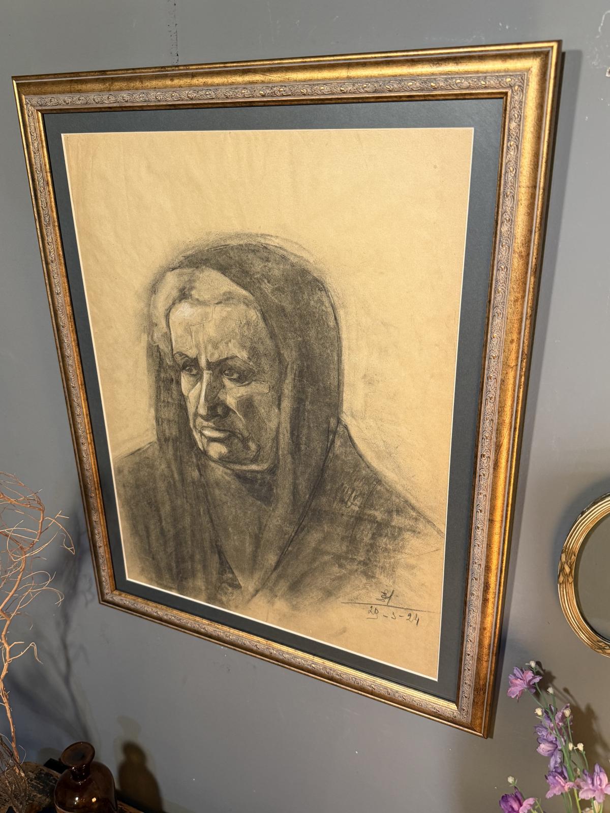 Portret feminin italian realizat în cărbune, datat 26 martie 1924. Lucrare cu o privire puternică, înrămată profesional.