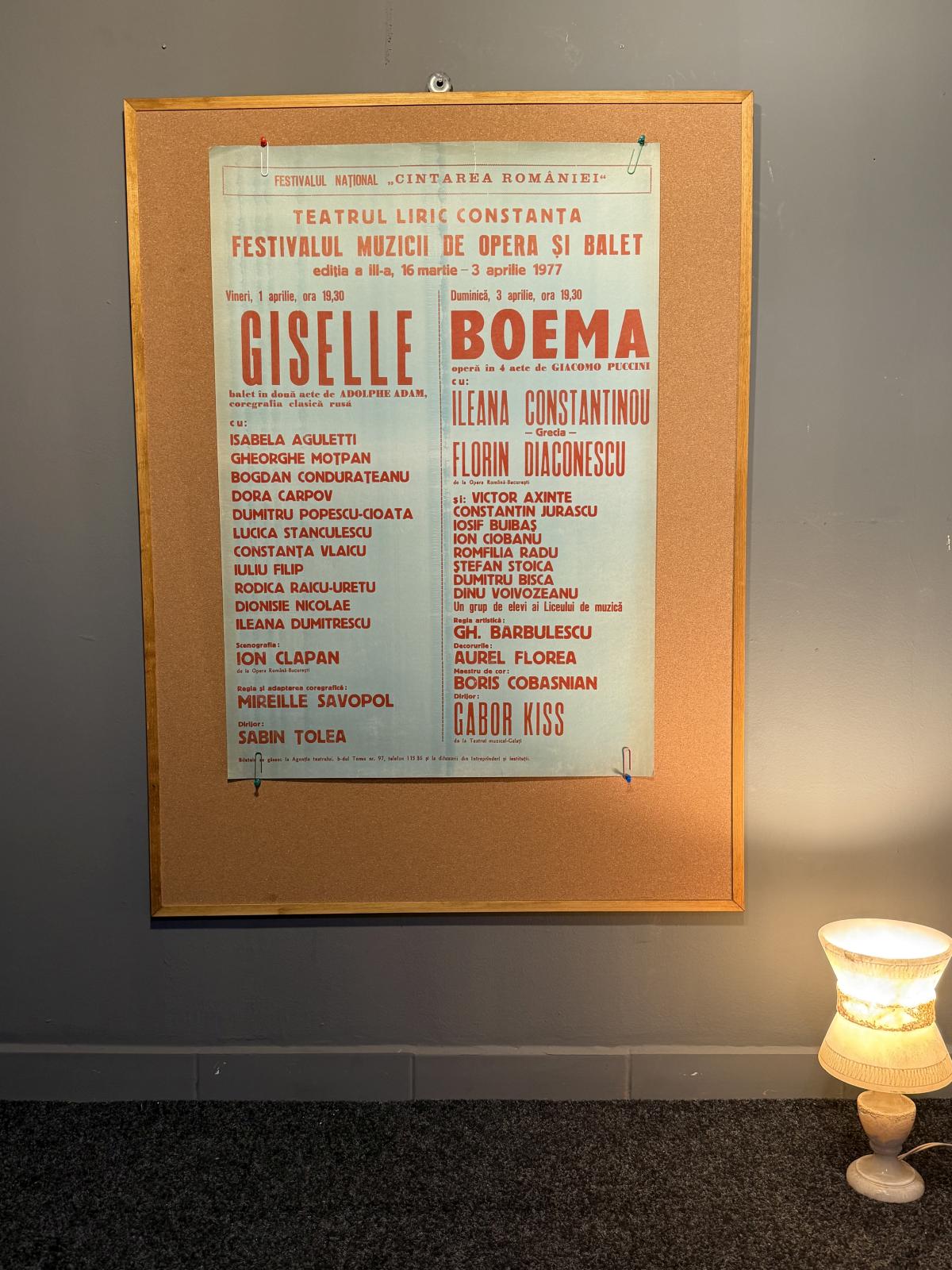 Afiș original al Festivalului Muzicii de Operă și Balet organizat la Teatrul Liric Constanța în 1977, pentru spectacolele Giselle și Boema.