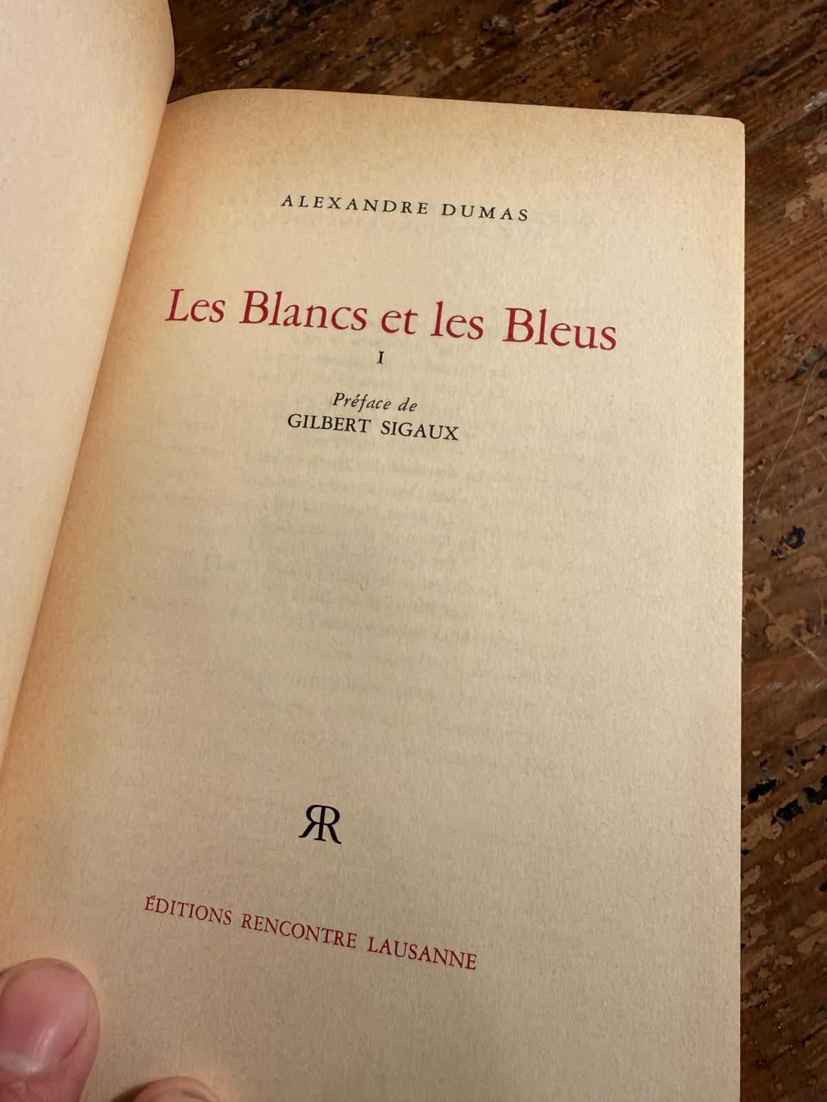 Colecție Alexandre Dumas, 38 de volume în franceză, Éditions Rencontre, Lausanne. Coperți crem cu decor auriu. Sertar Magic, București.