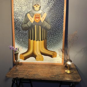 Pictură suprarealistă semnată Vanderhaeghen, cu personaj cu craniu și ramă din lemn natur. Proveniență Belgia, a doua jumătate a secolului XX. 82 × 113 cm.